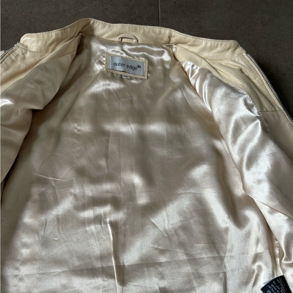 Cream leather fitted jacket - Picture 3 of 6